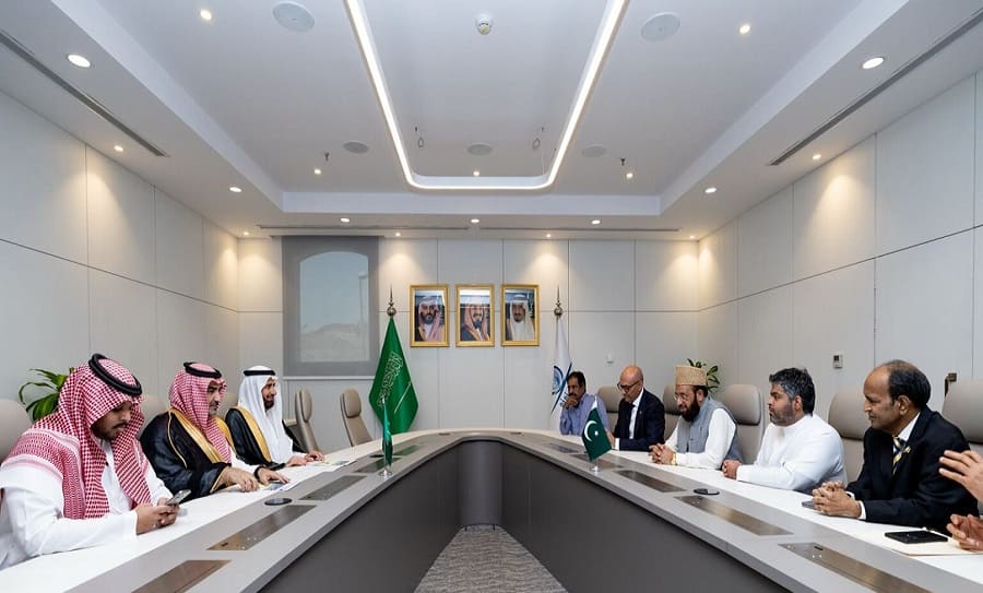 وزير الشؤون الدينية الباكستاني سردار محمد يوسف، يعقد اجتماعا مع وزير الحج السعودي توفيق بن فوزان