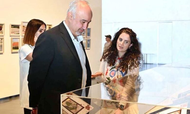 السفير الباكستاني لدى الإمارات يزور معرض «نقاط التلاشي» للفنان عمران قريشي