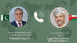 نائب رئيس الوزراء الباكستاني يجري اتصالا هاتفيا مع وزير الخارجية العماني