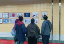 معرض كاريكاتير في المترو