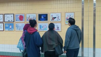 معرض كاريكاتير في المترو