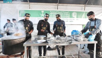 إعداد وجبات غزة للنازحين داخل المطابخ الإنسانية التابعة للإغاثة السعودية