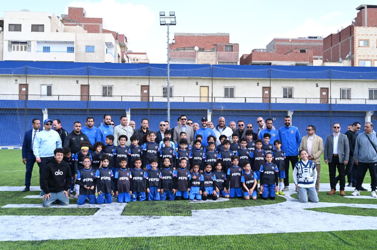 وزير الشباب ومحافظ الإسماعيلية يفتتحوا ملعب بيبسي ستارز.