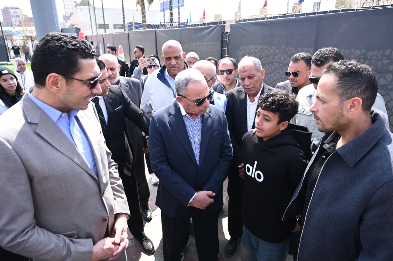وزير الشباب ومحافظ الإسماعيلية يتفقدون مركز التنمية الشبابية بالشيخ زايد
