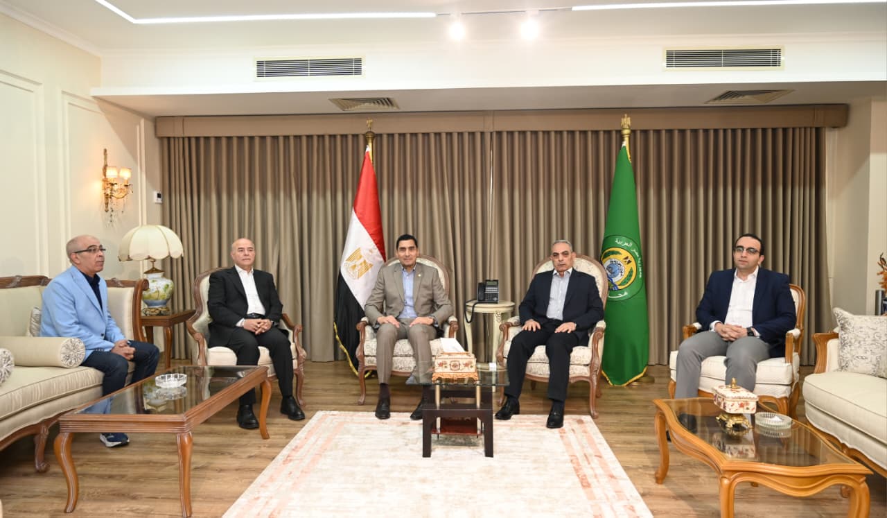  وزير الشباب والرياضة والسيد المحافظ  استعداد لتفقد مراكز الشباب بالمحافظة 