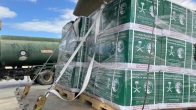 الطائرة الإغاثية السعودية 82 تصل مطار العريش دعمًا لغزة