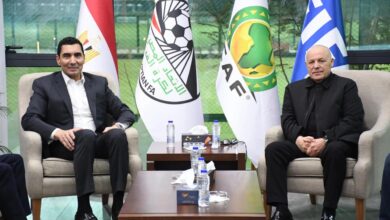 وزير الشباب والرياضة خلال زيارة مشروع الهدف ولقائه رئيس الاتحاد المصري لكرة القدم داخل مركز المنتخبات القومية