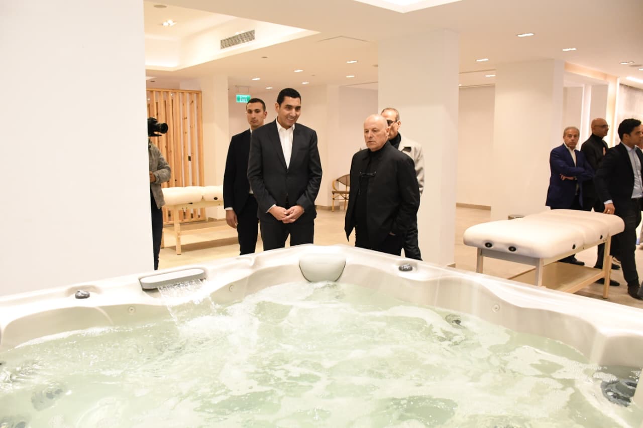 جولة معالي الوزير داخل المشروع 