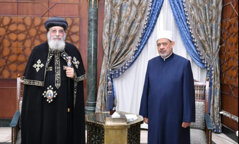 فضيلة الإمام الأكبر أحمد الطيب يتلقى تهنئة قداسة البابا تواضروس الثاني بعيد الفطر