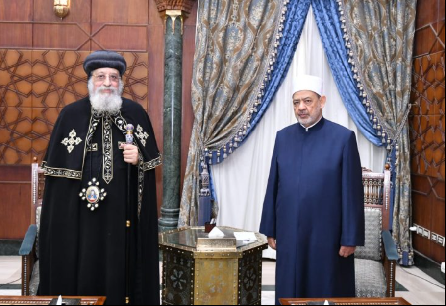 فضيلة الإمام الأكبر أحمد الطيب يتلقى تهنئة قداسة البابا تواضروس الثاني بعيد الفطر