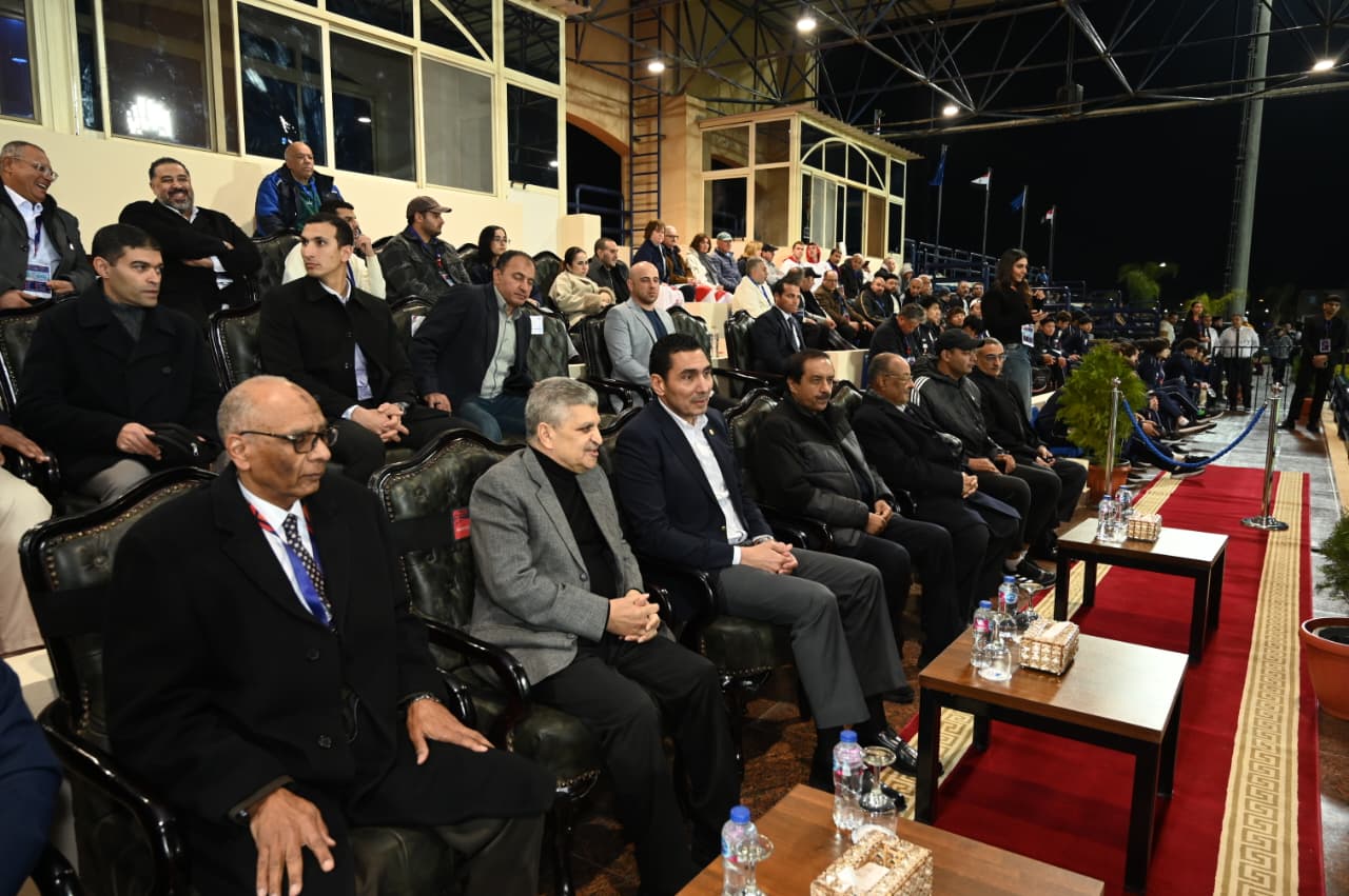 وزير الشباب والرياضة يشهد نهائي تصفيات مونديال الهوكي على ملاعب هيئة قناة السويس