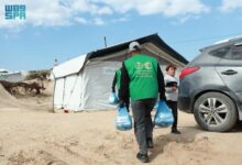 مركز الملك سلمان يواصل توزيع وجبات رمضان في غزة