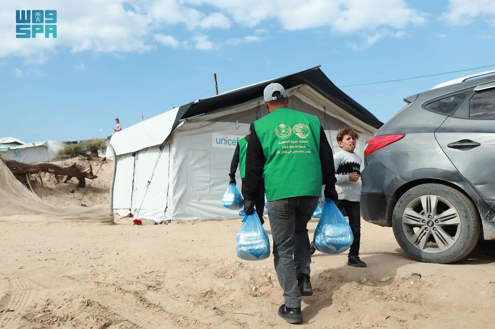 مركز الملك سلمان يواصل توزيع وجبات رمضان في غزة
