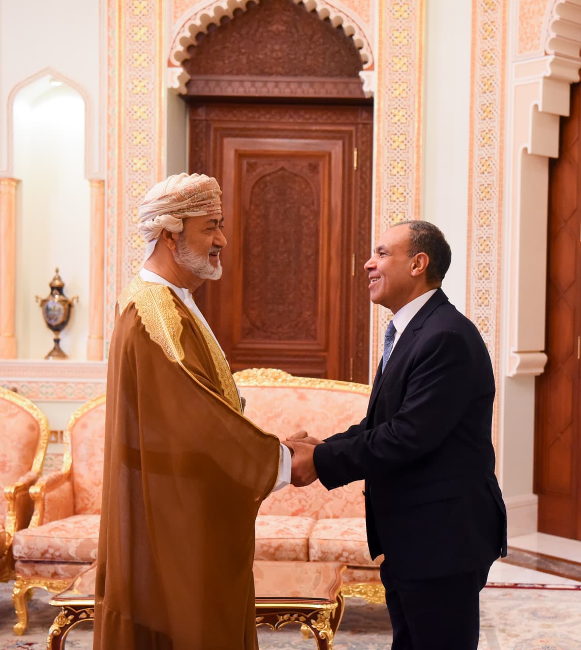 وزير الخارجية بدر عبد العاطي أثناء اللقاء مع سلطان عمان