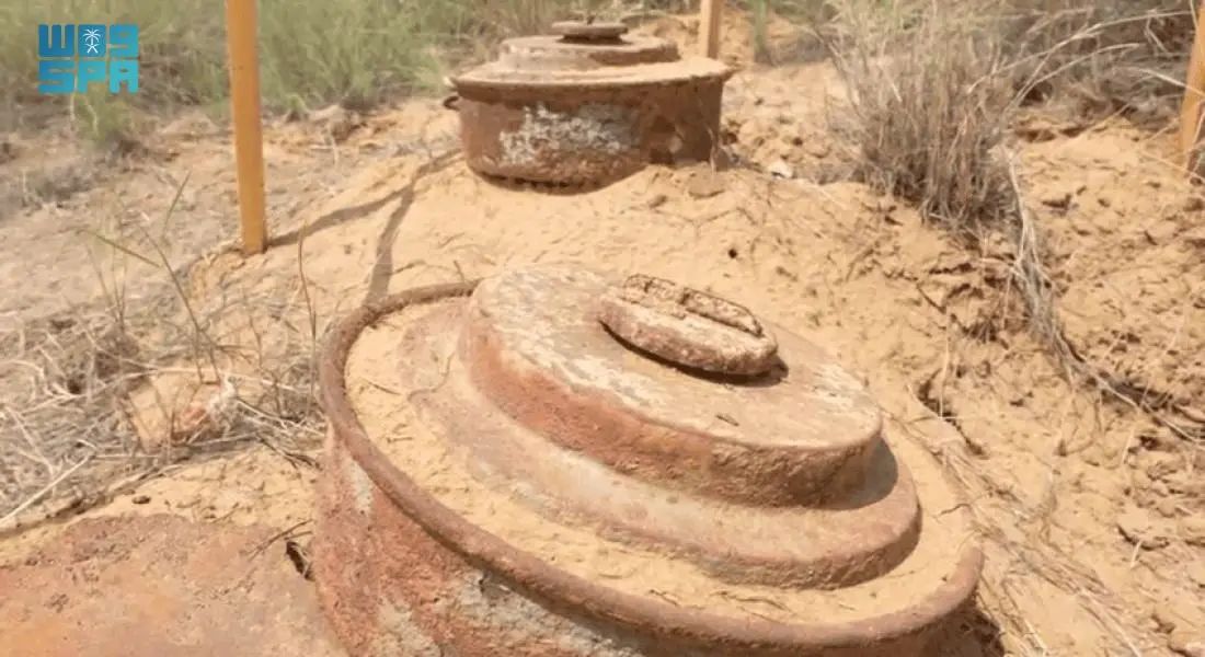 عمليات نزع الألغام والذخائر ضمن مشروع مسام في اليمن بمحافظة عدن.