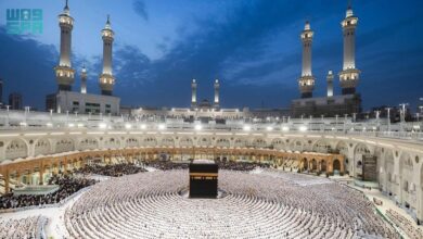 توزيع المصاحف في الحرم المكي الشريف لقاصدي الحرمين