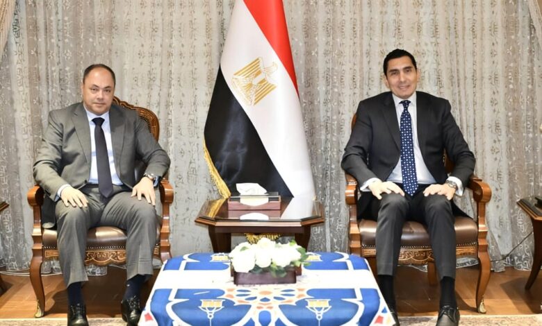 وزير الرياضة ورئيس هيئة تنمية الصعيد يبحثان تعزيز التعاون المشترك