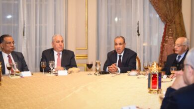 وزير الخارجية يستضيف الإعلاميين-تعزيز التواصل الإعلامي.jpg | Alt: وزير الخارجية يستضيف الإعلاميين ويعزز التواصل الإعلامي