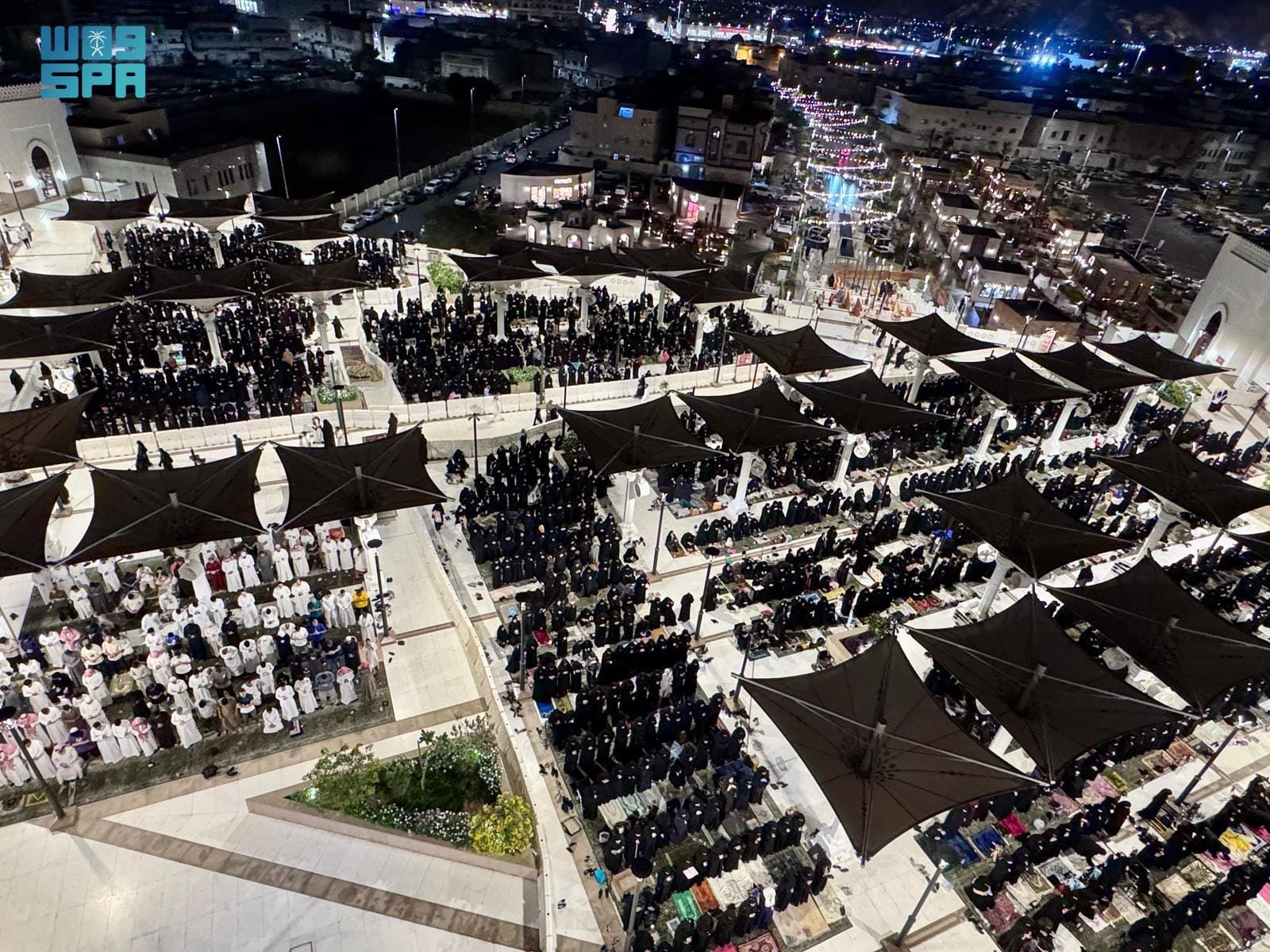 ختم التراويح بالحرم المكي وسط كثافة المصلين