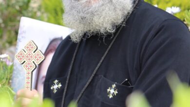 القس بولا فؤاد رياض كاهن كنيسة مار جرجس المطرية القاهرة