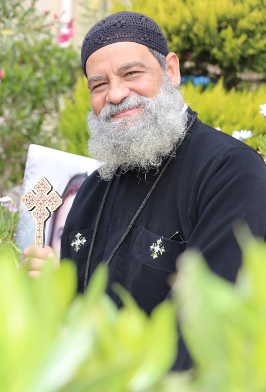 القس بولا فؤاد رياض كاهن كنيسة مار جرجس المطرية القاهرة