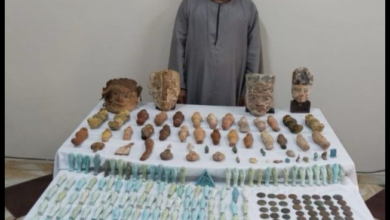 لقطات تظهر نجاح الأجهزة الأمنية في ضبط قطع أثرية نادرة بحوزة متهم في المنيا.