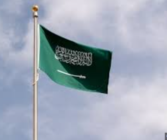 لقطات من فعاليات ملتقى الطائف للعطريات توضح مشاركة الوفود الدولية والورش العلمية لابتكار حلول تقنية في استخلاص الزيوت العطرية الفاخرة.