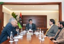 رسوم توضيحية لواقع أزمة اقتصاد ليبيا الراهنة تظهر تزايد معدلات الفقر وتراجع الموارد السيادية وفقا لتقرير لجنة الخبراء التابعة للمجلس الرئاسي الليبي.