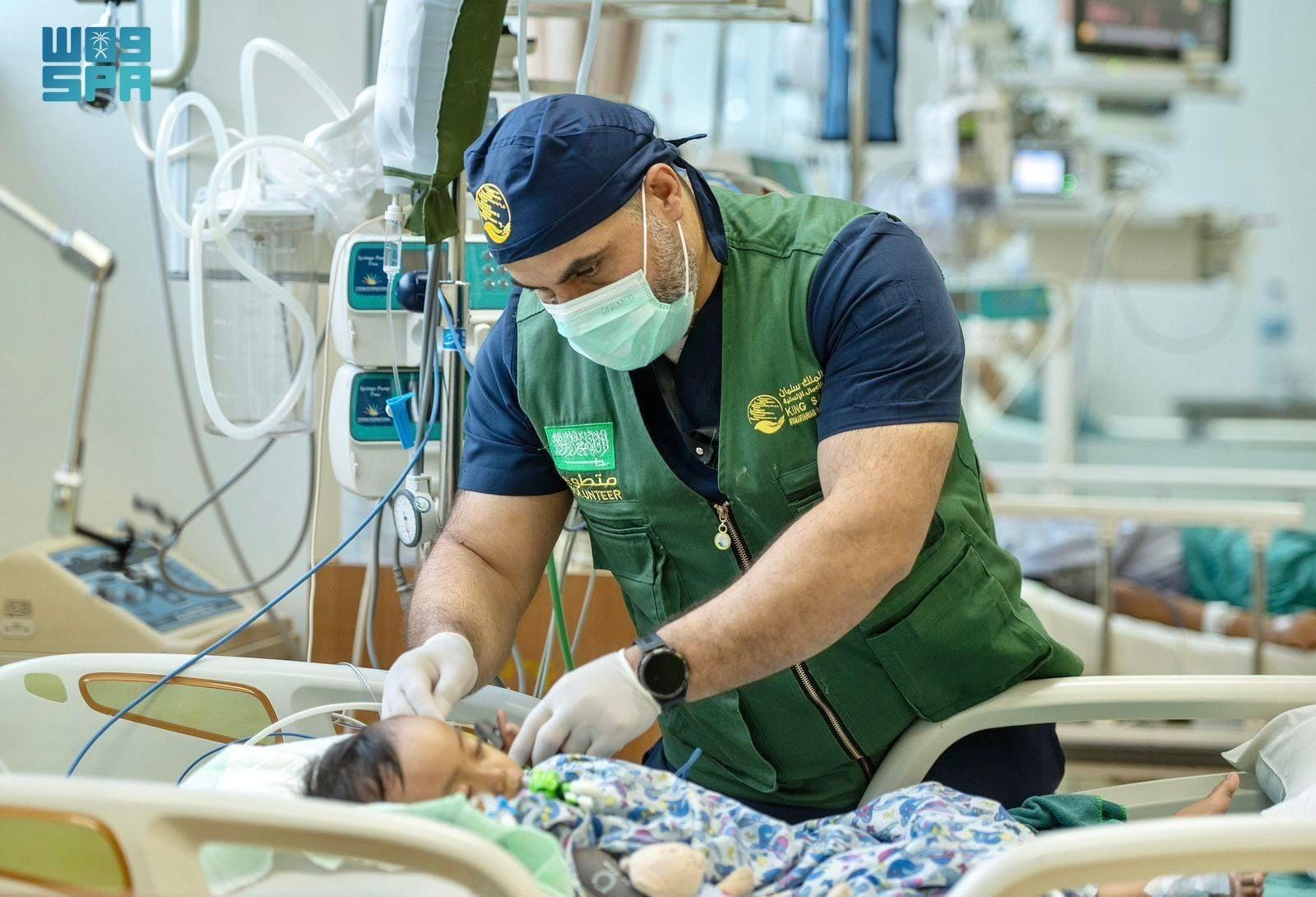 لقطات توضح تنفيذ مشاريع السعودية الصحية الدولية من خلال مركز الملك سلمان للإغاثة لتقديم الرعاية الطبية وإجراء العمليات الجراحية المعقدة حول العالم.