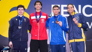 البطل المصري يوسف شامل بعد فوزه بذهبية بطولة العالم للسلاح للناشئين والشباب المقامة في مدينة ريو دي جانيرو بالبرازيل.