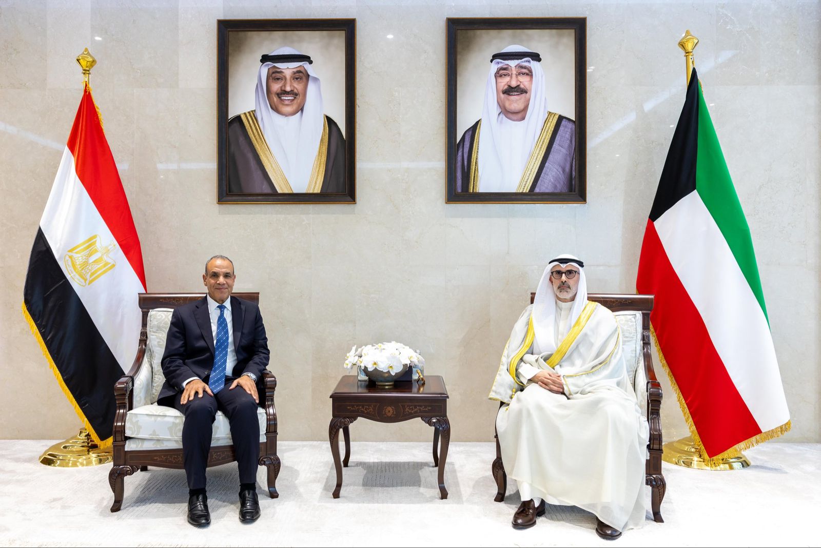 : لقطات توضح تعزيز التضامن العربي المشترك خلال مباحثات الدكتور بدر عبد العاطي والشيخ جراح جابر الصباح في الكويت لحماية الأمن القومي.