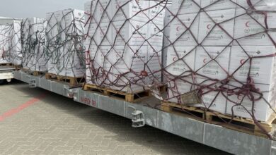 لقطات توضح عمليات إغاثة قطاع غزة عبر الجسر الجوي الإماراتي حميد وتفريغ 100 طن من المواد الغذائية لدعم المتضررين في القطاع.